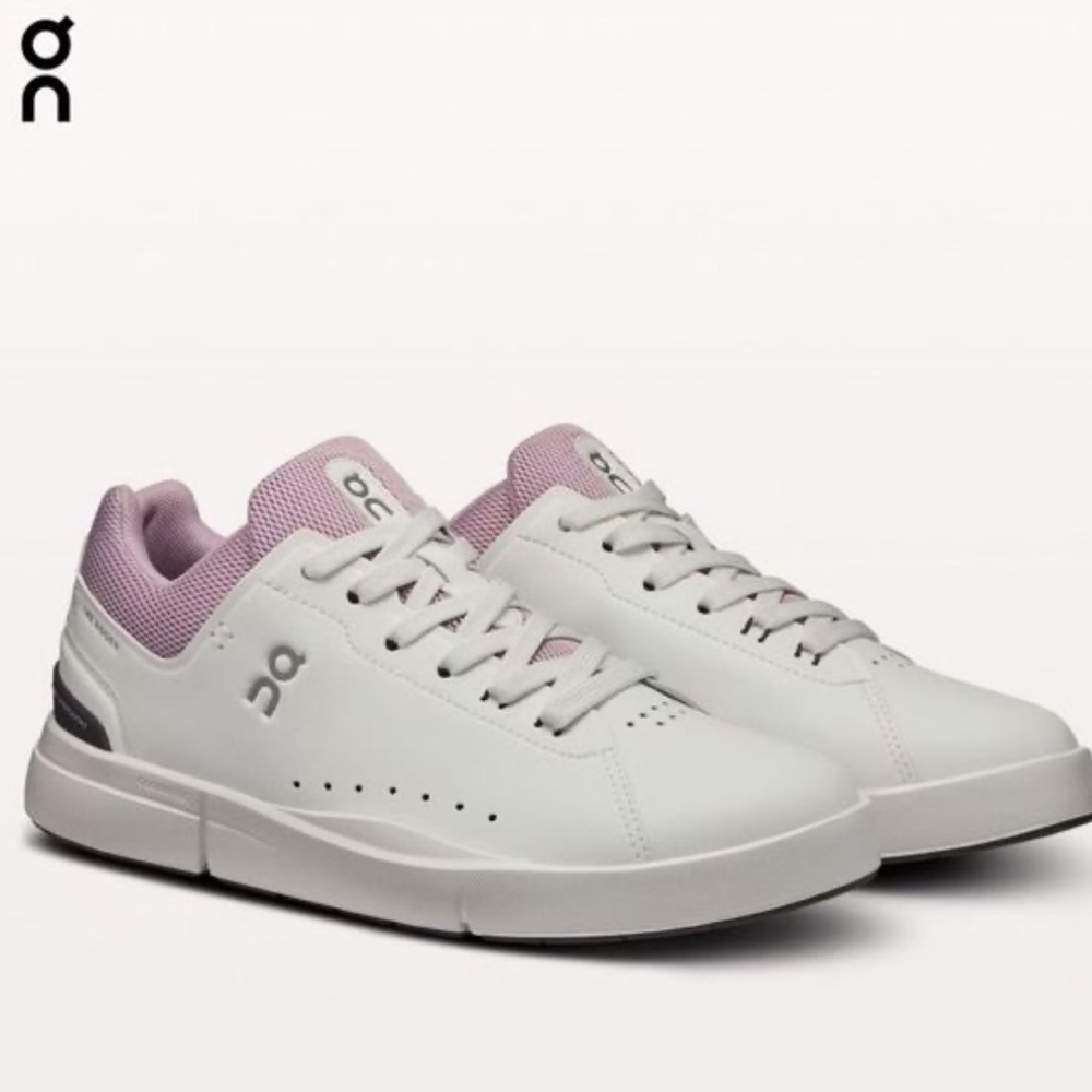 On The Roger Advantage Running Women's Sneakers in White and Pink Size 9.5